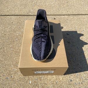 Yeezy 350 “carbon”